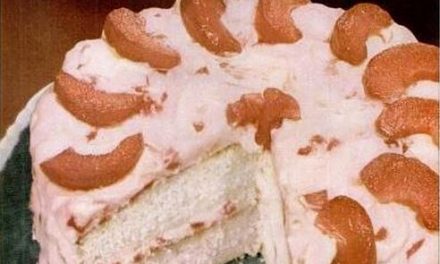 Cinnamon Apple Cream Cake